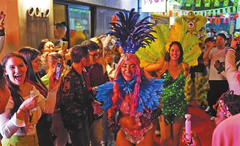 As vibrações do carnaval brasileiro retornam a Shuiwei